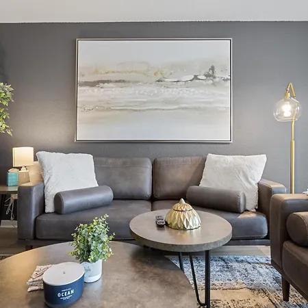 Central 2 Bed 2 Bath Suite 5 Mins From Downtown Austin!